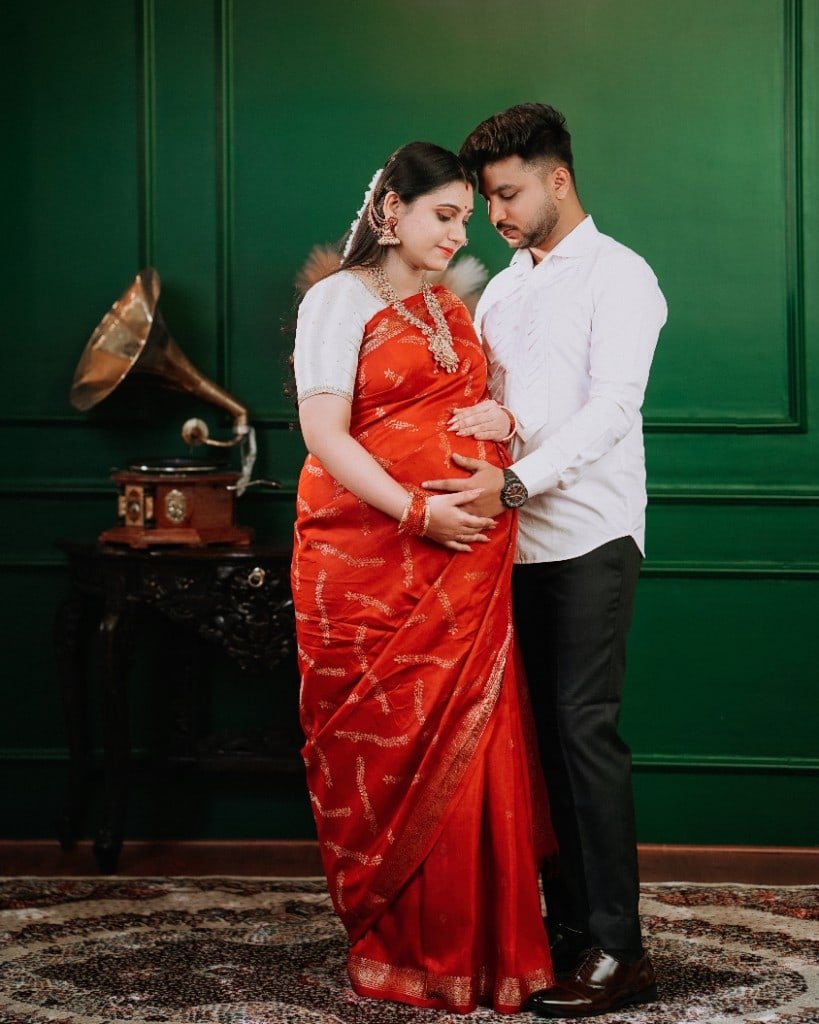 Traditional maternity couple portrait