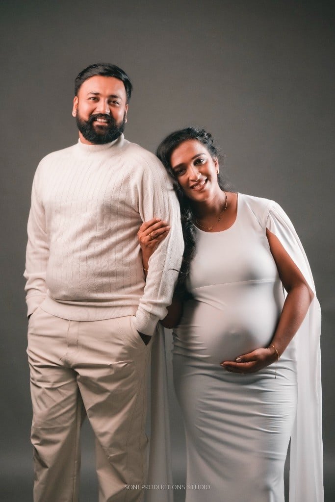 Couple maternity session on a swing