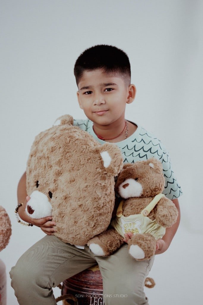 Child portrait with teddy bears