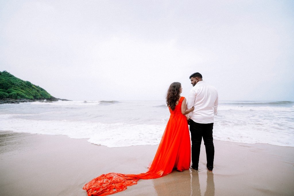 Pre-wedding portrait by the water