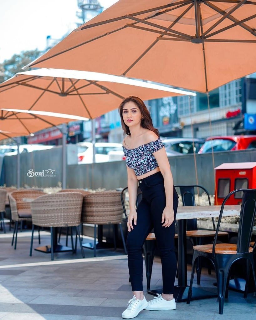 Fashion portrait on a cafe patio