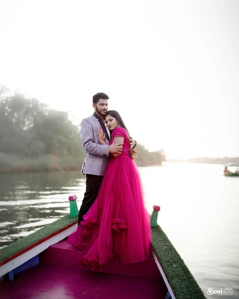 Pre-wedding embrace on a magenta boat