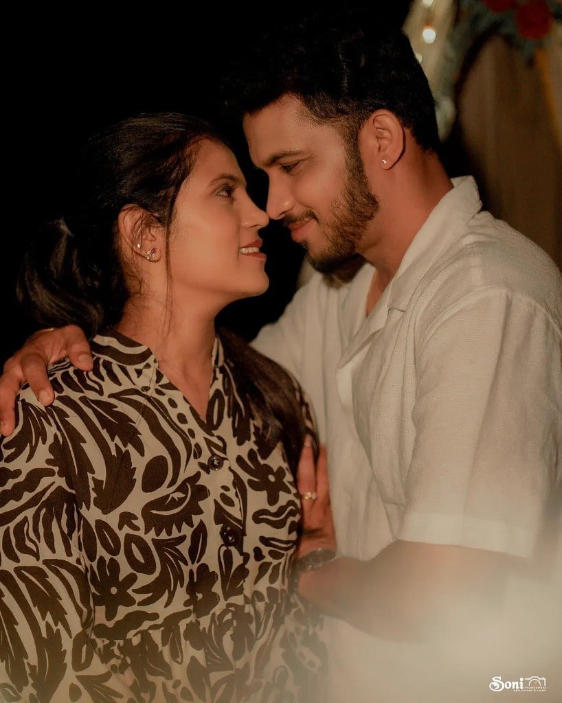 Intimate pre-wedding portrait at night