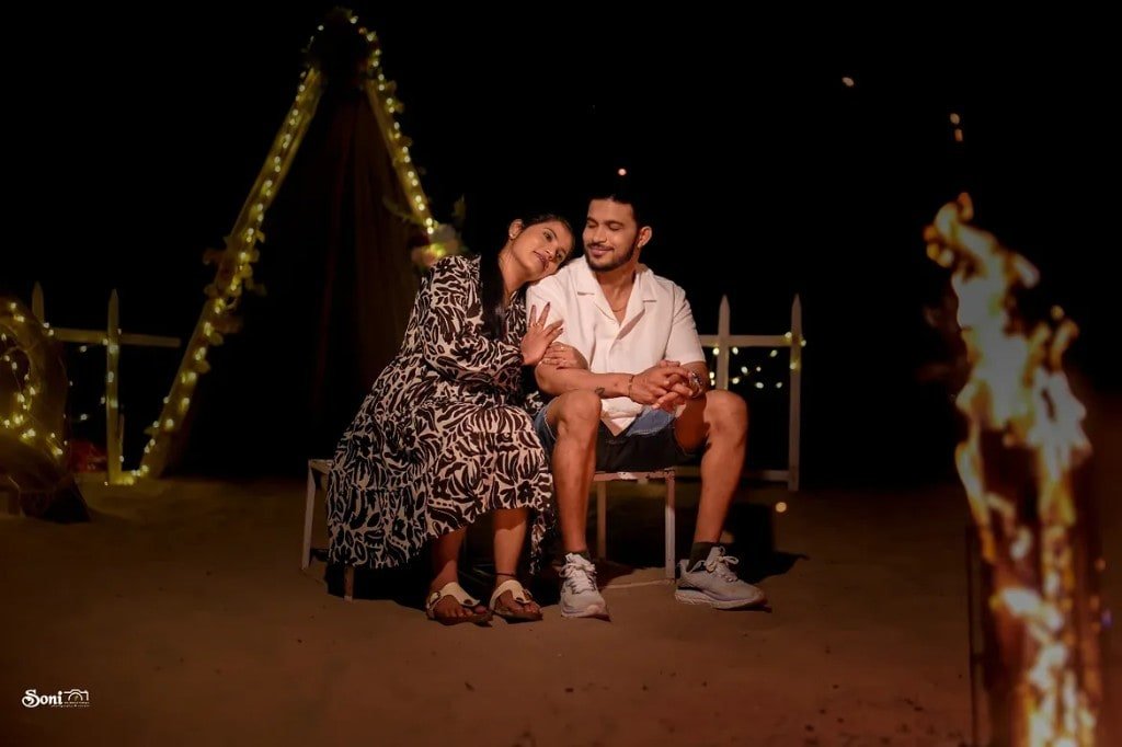Pre-wedding night session under fairy lights