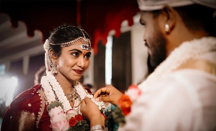 Groom placing the garland during the wedding